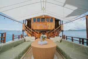Zada-Nara_Komodo-Liveaboard-Phinisi_Social-Area_08