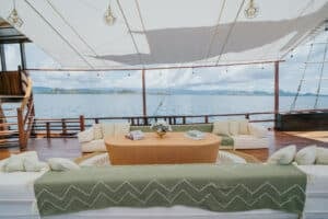 Zada-Nara_Komodo-Liveaboard-Phinisi_Social-Area_11