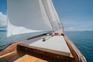 Zada-Nara_Komodo-Liveaboard-Phinisi_Social-Area_12