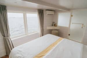 Zada-Nara_Komodo-Liveaboard-Phinisi_Suite-Cabin_01