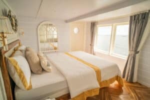 Zada-Nara_Komodo-Liveaboard-Phinisi_Suite-Cabin_04