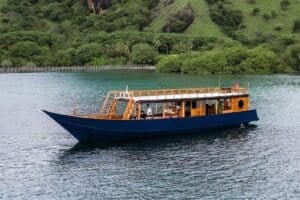 Kimochi-Voyages_Komodo-Liveaboard-Phinisi_Vessel-Hero