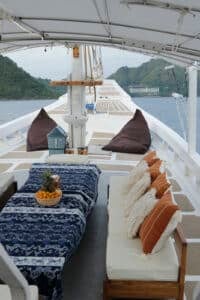 Sands-Bajo_Komodo-Liveaboard-Phinisi_Social-Area_19