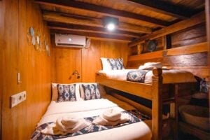 ADISHREE_Komodo-Liveaboard-Phinisi_Cabin-2_03
