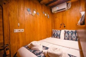ADISHREE_Komodo-Liveaboard-Phinisi_Cabin-2_06
