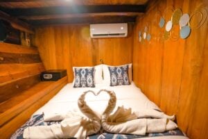 ADISHREE_Komodo-Liveaboard-Phinisi_Cabin-3_02