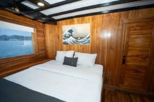ANDALUCIA_Komodo-Liveaboard-Phinisi_Cabin-1_03