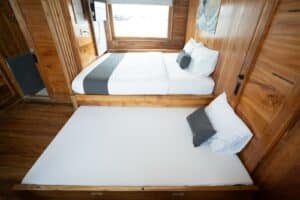 ANDALUCIA_Komodo-Liveaboard-Phinisi_Cabin-1_05