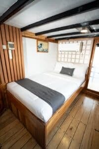 ANDALUCIA_Komodo-Liveaboard-Phinisi_Cabin-2_01