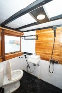 ANDALUCIA_Komodo-Liveaboard-Phinisi_Cabin-2_05