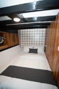 ANDALUCIA_Komodo-Liveaboard-Phinisi_Cabin-3_01