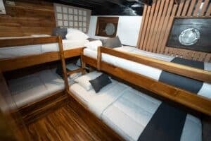 ANDALUCIA_Komodo-Liveaboard-Phinisi_Cabin-4_03