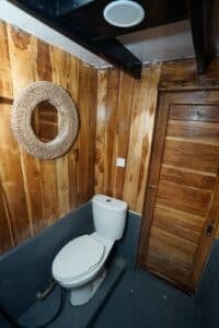ANDALUCIA_Komodo-Liveaboard-Phinisi_Cabin-4_05