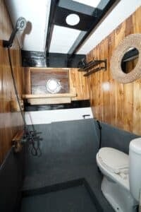 ANDALUCIA_Komodo-Liveaboard-Phinisi_Cabin-4_06