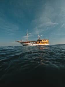 ANDALUCIA_Komodo-Liveaboard-Phinisi_Vessel-Gallery_03