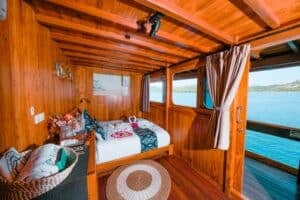 ANDAMARI_Komodo-Liveaboard-Phinisi_Cabin-1_07
