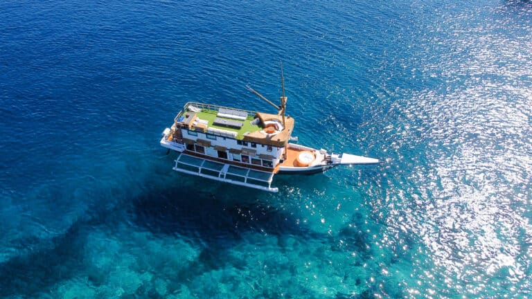 Sea Familia Komodo Leisure