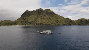Sea-Familia_Komodo-Liveaboard-Phinisi_1