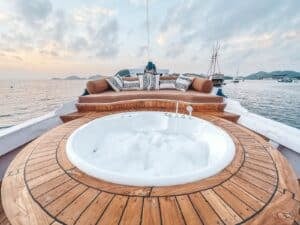 Sea-Familia_Komodo-Liveaboard-Phinisi_3